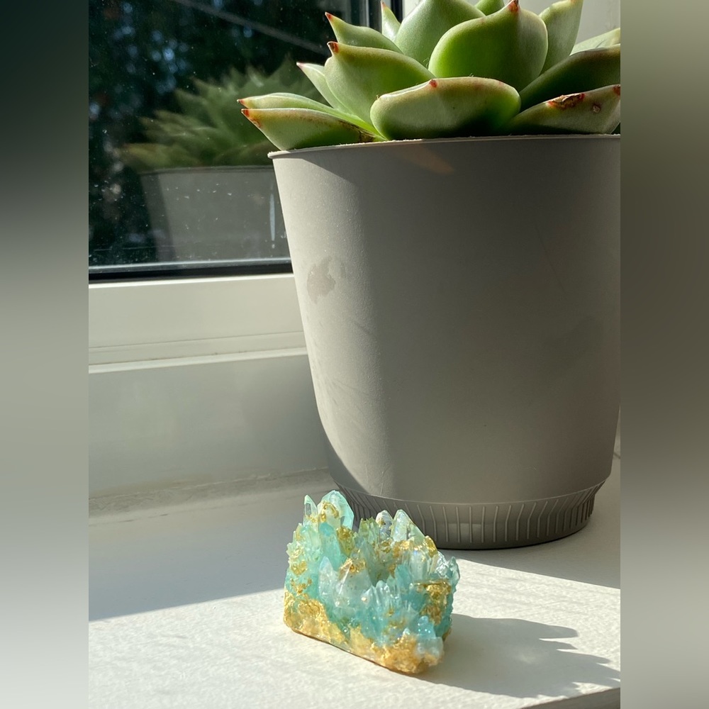 House decoration ~ Frozen light blue crystal cluster with gold flakes 💙🤍 - Picture 5 of 16